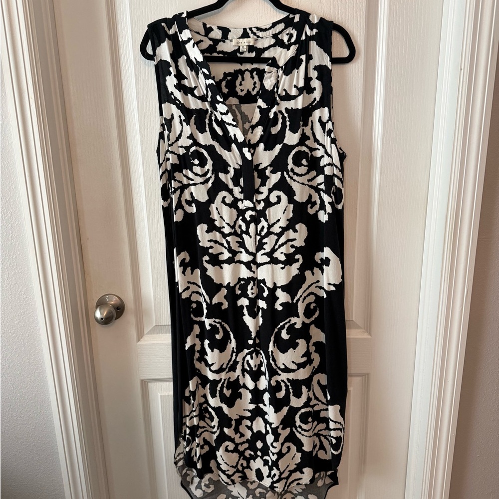 Chic Black and White Patterned Midi Dress
